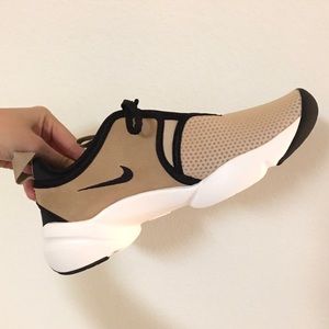 Nike nude sneakers size 6